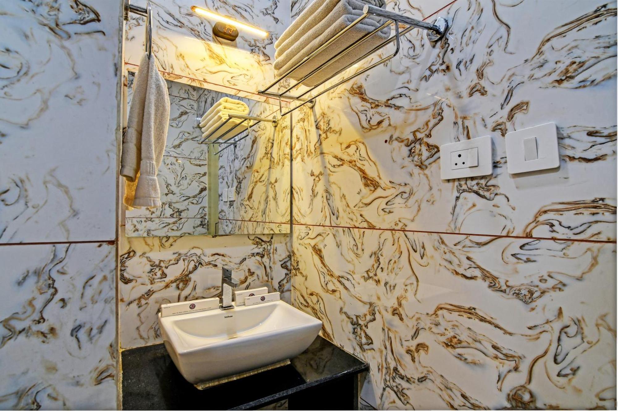 Townhouse The Grand Touch & The Royal Touch Hotel Digha  Ngoại thất bức ảnh